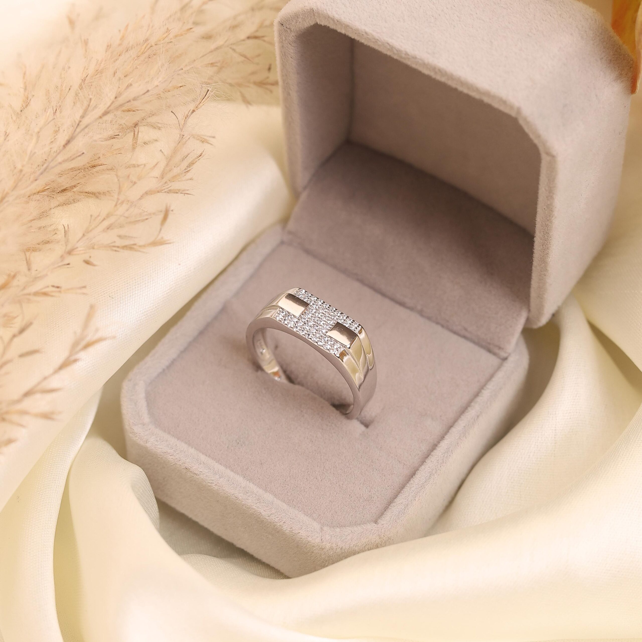 Men’s Luxe Grid Ring - Image 3