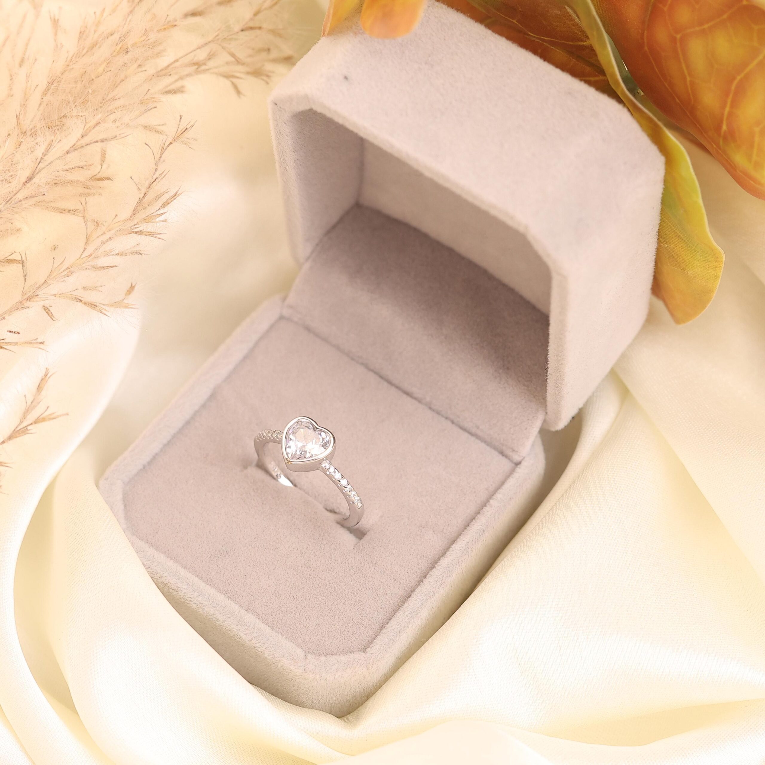 Women’s Silver Heart Ring - Image 3