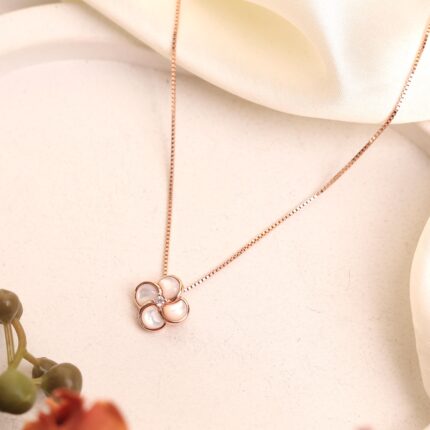 Four-Petal Pearl Pendant