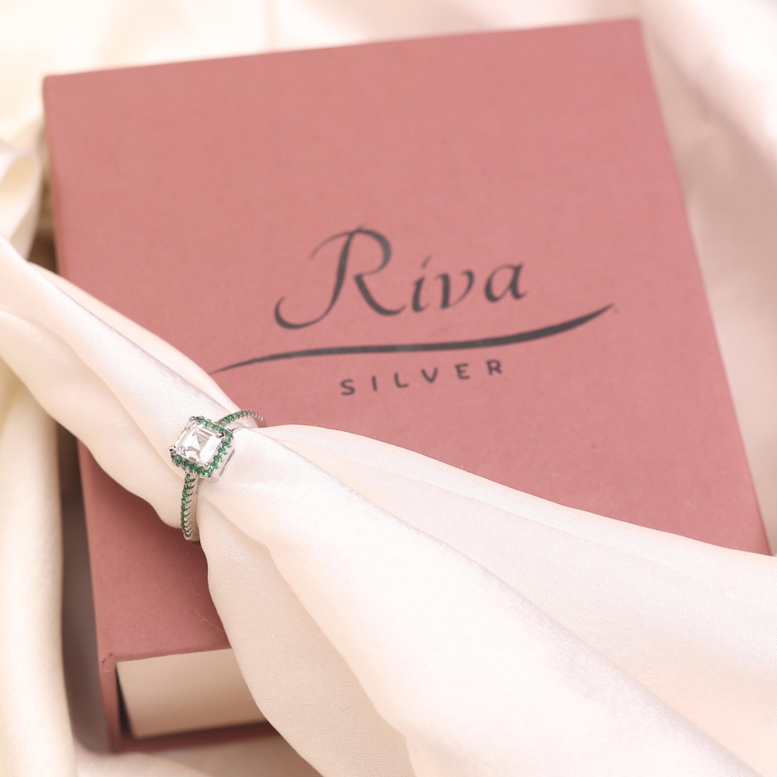 Emerald-Accent Square Diamond Ring - Image 4